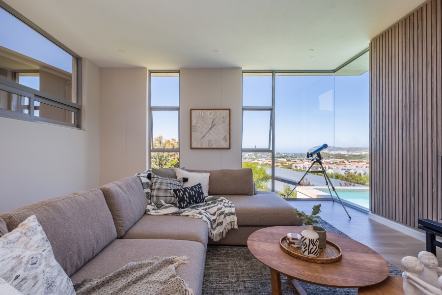 4 Bedroom Property for Sale in Whale Rock Western Cape